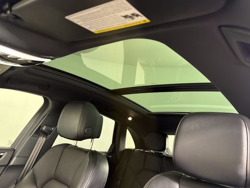 Certified 2024 Porsche Macan AWD/4WD image 25