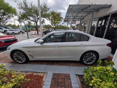 Used 2023 BMW 530e w/ Convenience Package image 4