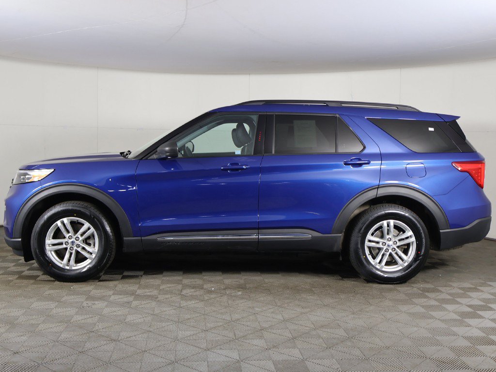 Used 2023 Ford Explorer XLT w/ Equipment Group 202A AWD/4WD image 17