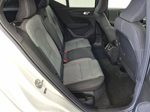 Used 2025 Volvo XC40 B5 Core AWD/4WD image 32
