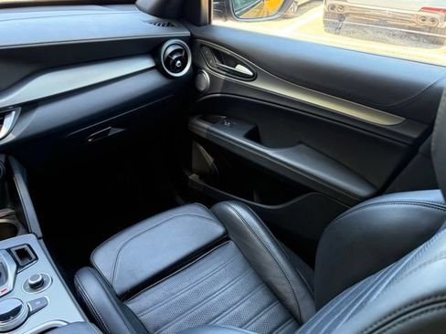 Used 2023 Alfa Romeo Stelvio Veloce AWD/4WD image 46