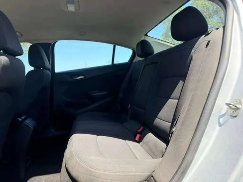 Used 2017 Chevrolet Cruze LT FWD image 10