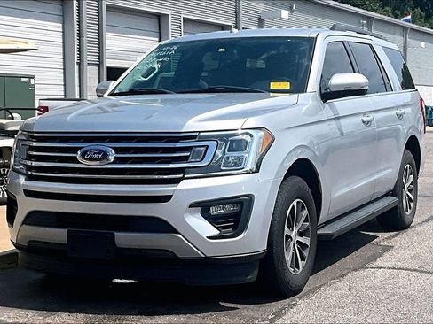 Used 2018 Ford Expedition XLT w/ Equipment Group 201A RWD image 2