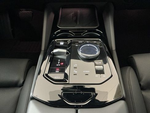 Used 2025 BMW 530i w/ Premium Package RWD image 13