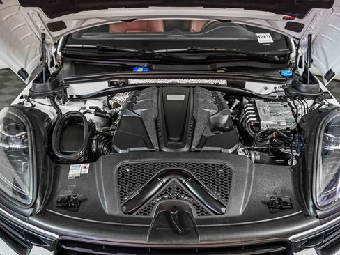 Certified 2022 Porsche Macan S w/ Premium Package Plus image 12