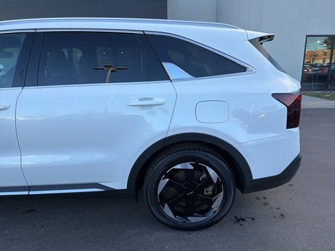 Used 2025 Kia Sorento SX Prestige image 10