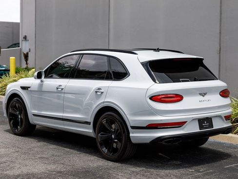 Used 2023 Bentley Bentayga AWD/4WD image 3