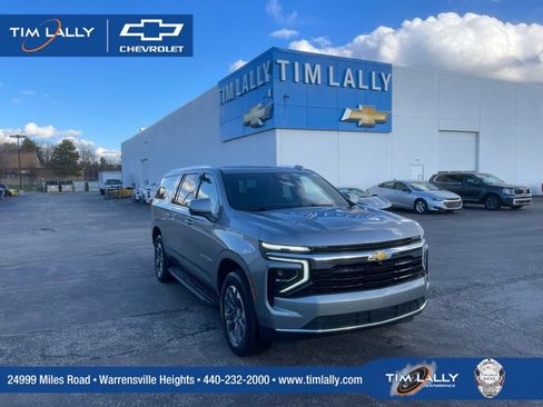 Used 2025 Chevrolet Suburban LS image 1