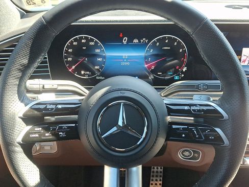 Used 2025 Mercedes-Benz GLS 450 4MATIC image 20