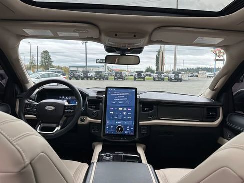 Used 2024 Ford Expedition Platinum image 21