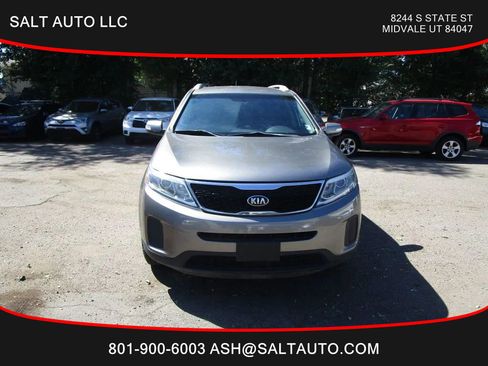 Used 2015 Kia Sorento LX image 2