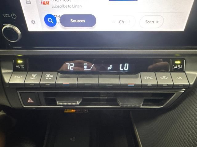 Used 2025 Toyota Camry SE FWD image 18
