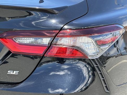 Used 2021 Toyota Camry SE FWD image 23