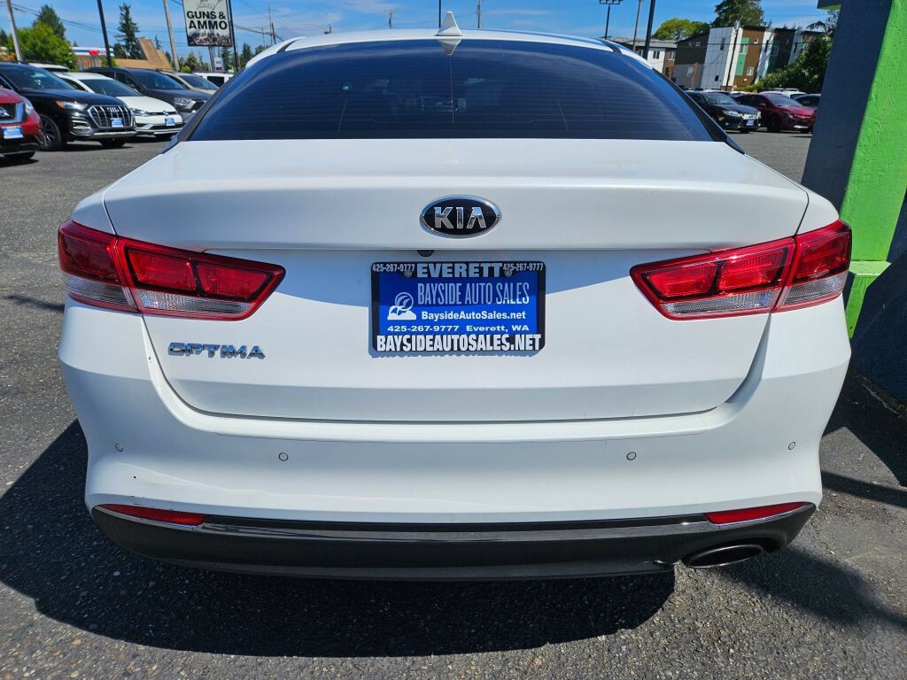 Used 2018 Kia Optima LX w/ 17" Alloy Wheels Package FWD image 4