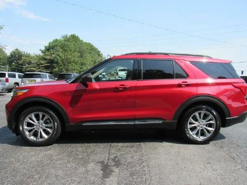 Used 2020 Ford Explorer XLT w/ Equipment Group 202A image 3