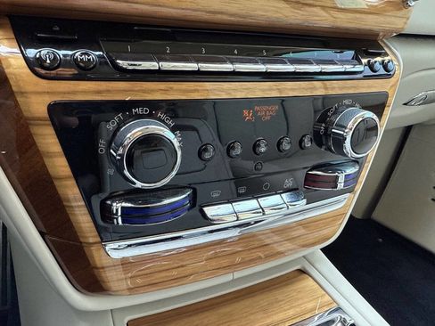 Used 2018 Rolls-Royce Phantom Sedan image 44