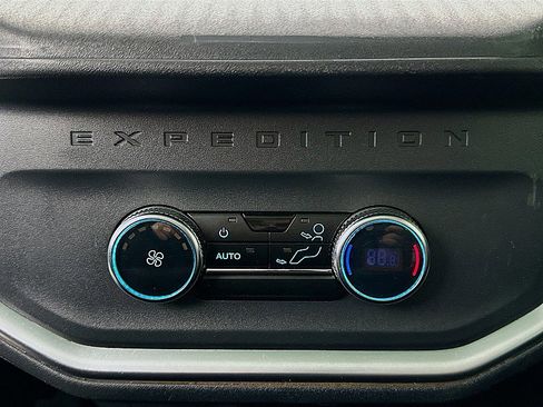 Used 2025 Ford Expedition Active image 26