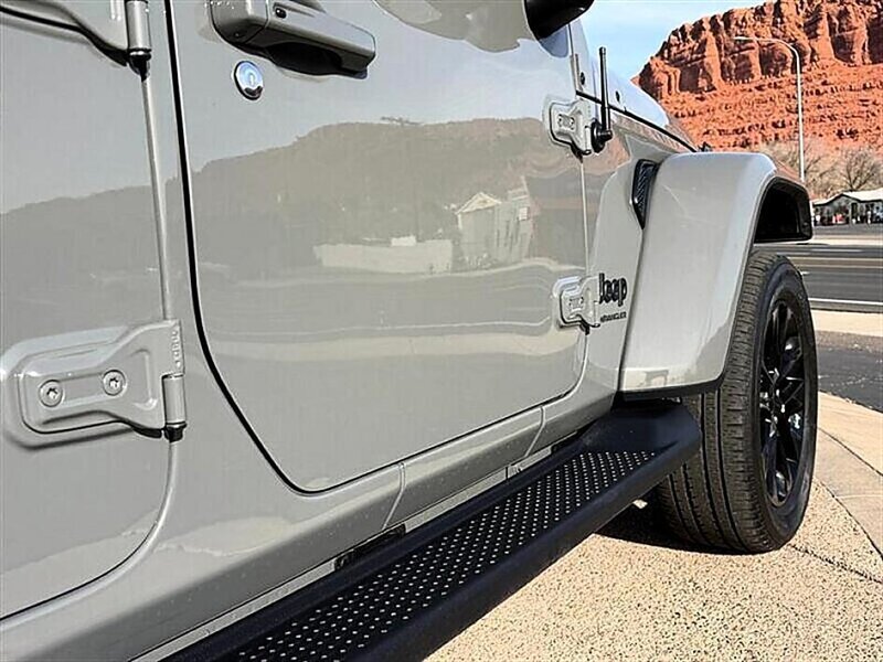 Used 2023 Jeep Wrangler Unlimited Sahara AWD/4WD image 30