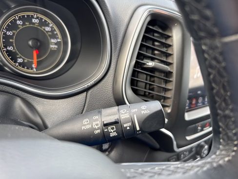 Used 2021 Jeep Cherokee Latitude Lux w/ Comfort/Convenience Group image 26