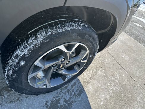 Used 2024 Chevrolet Trax LT w/ LT Convenience Package image 7