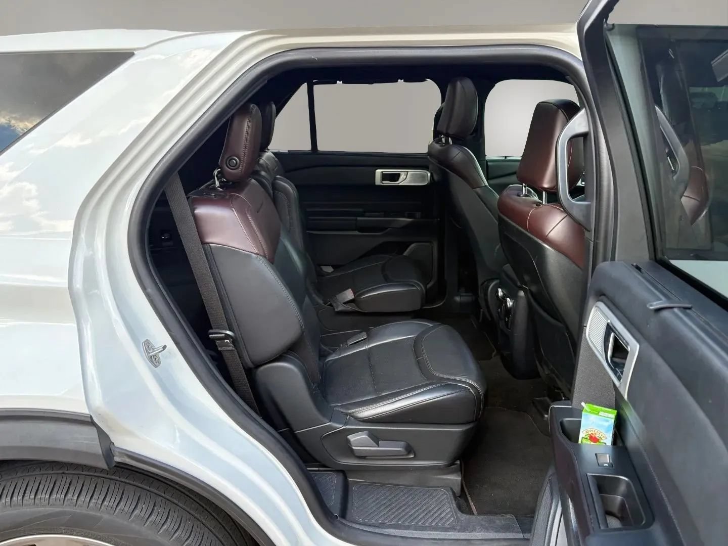 Used 2020 Ford Explorer Platinum w/ Premium Technology Package AWD/4WD image 16