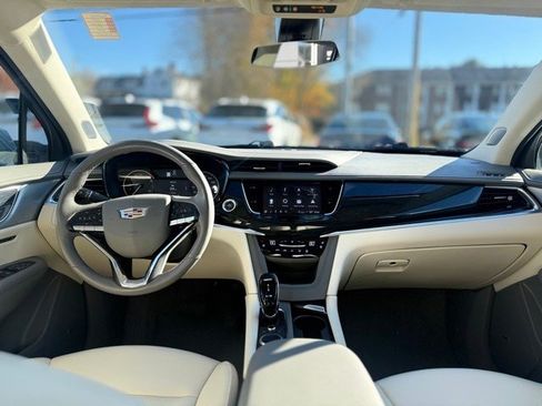 Used 2024 Cadillac XT6 Premium Luxury image 17