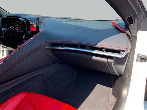 Used 2025 Chevrolet Corvette Stingray Preferred Cpe w/ 2LT RWD image 17