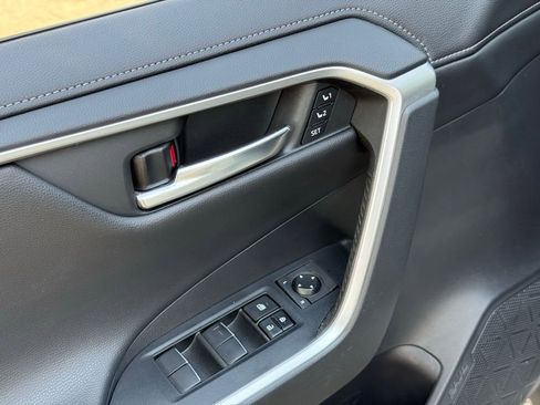 Used 2019 Toyota RAV4 Limited FWD image 23