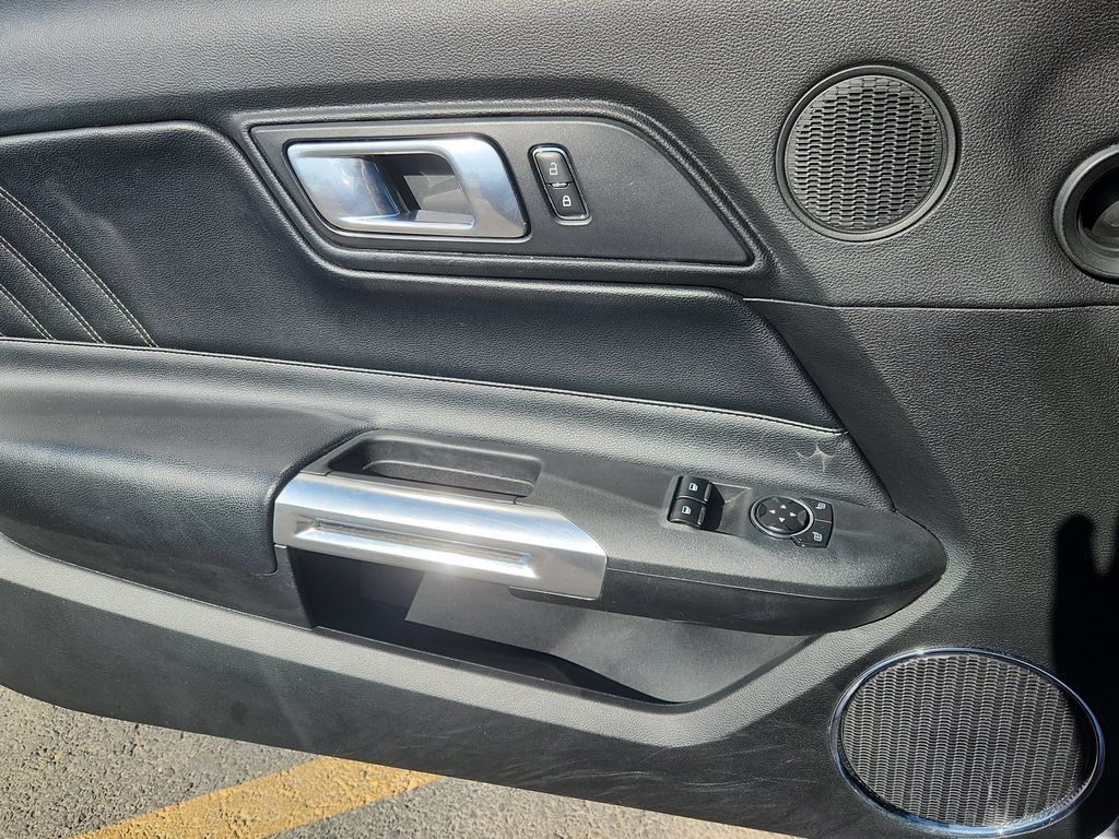 Used 2020 Ford Mustang Premium RWD image 8