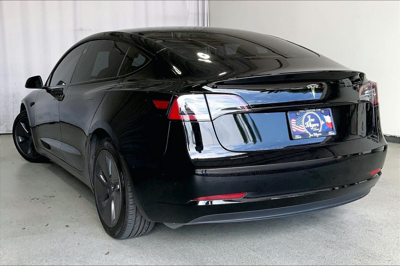 Used 2023 Tesla Model 3 Standard Range RWD image 5