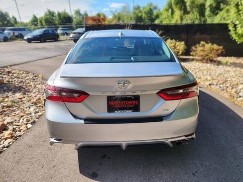 Used 2024 Toyota Camry SE image 4