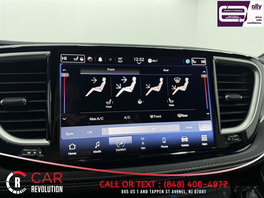 Used 2024 Chrysler Pacifica Limited FWD image 19
