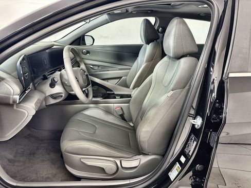 Certified 2025 Hyundai Elantra SEL FWD image 13