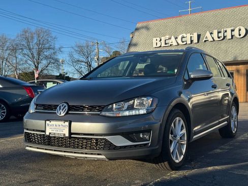 Used 2019 Volkswagen Golf Alltrack SE image 3