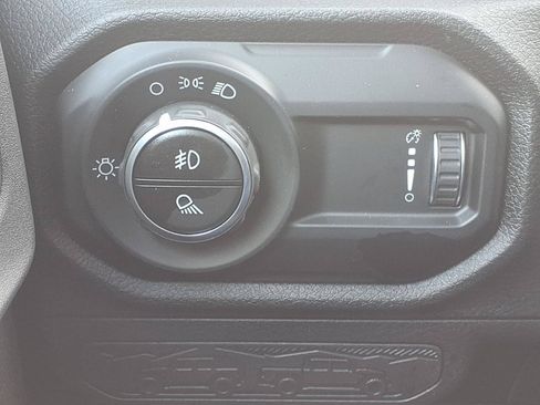 Used 2025 Jeep Gladiator Mojave AWD/4WD image 19