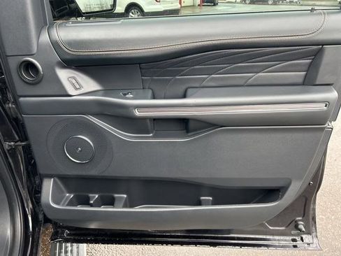 Used 2023 Ford Expedition Platinum image 43