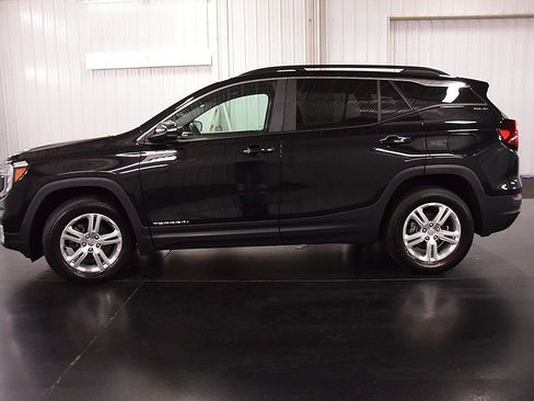 Used 2024 GMC Terrain SLE w/ Driver Convenience Package AWD/4WD image 4