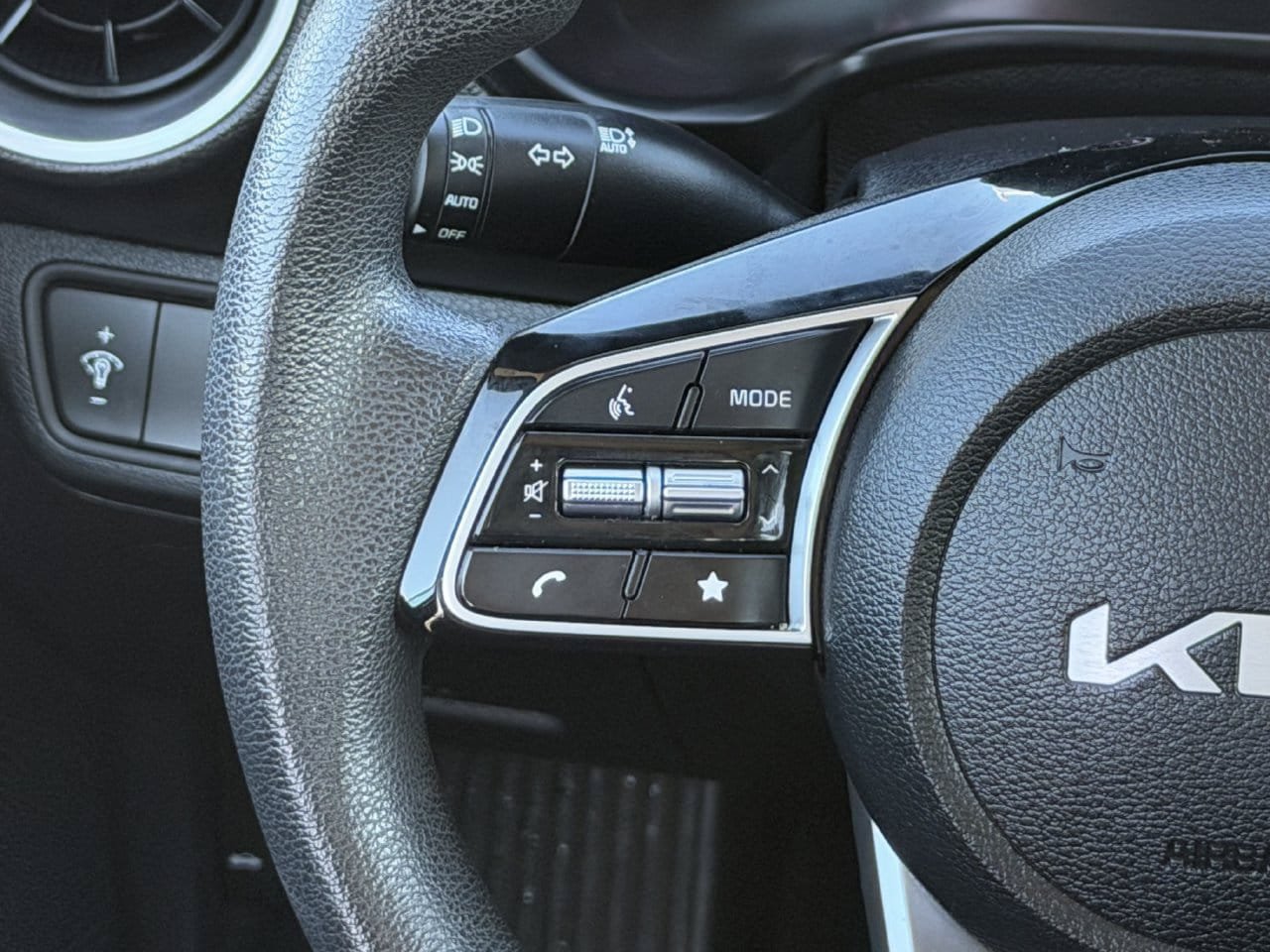 Used 2024 Kia Forte LXS FWD image 13