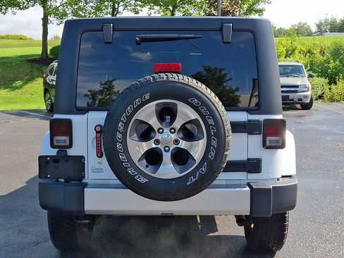 Used 2017 Jeep Wrangler Unlimited Sahara w/ Connectivity Group AWD/4WD image 8