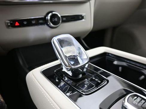 New 2026 Volvo XC90 T8 Ultra w/ Protection Package Premier AWD/4WD image 13