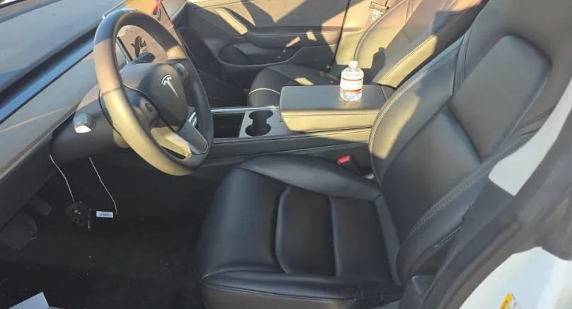 Used 2023 Tesla Model 3 Standard Range RWD image 3