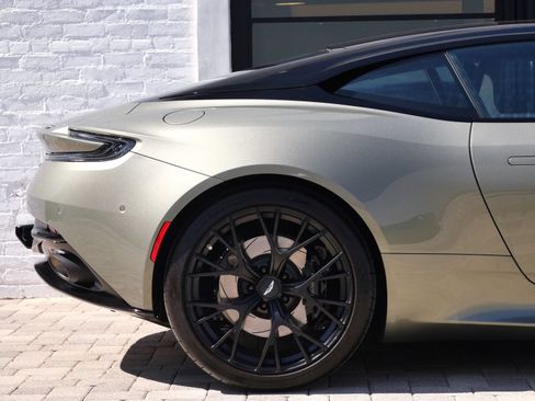 Used 2025 Aston Martin DB12 Coupe RWD image 25