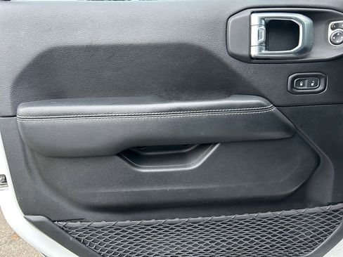 Used 2020 Jeep Wrangler Unlimited Sahara image 23