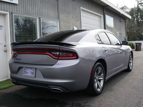 Used 2016 Dodge Charger SXT image 25