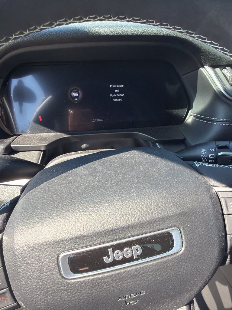 Used 2026 Jeep Grand Cherokee Laredo AWD/4WD image 4