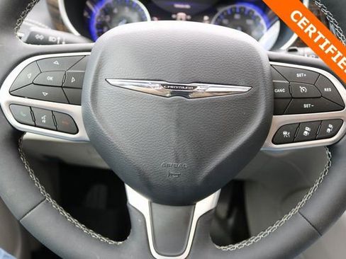 Used 2023 Chrysler Pacifica Limited image 22