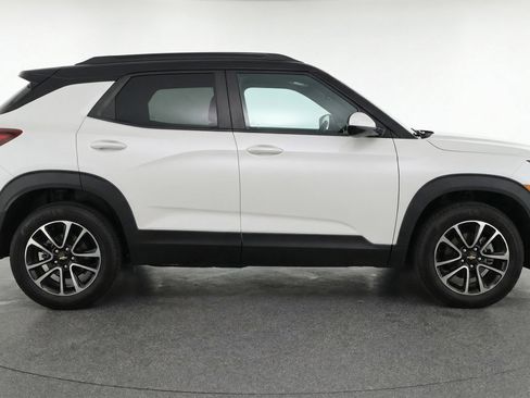 Used 2025 Chevrolet TrailBlazer LT image 11