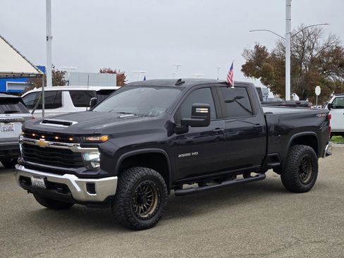 Used 2024 Chevrolet Silverado 2500 LT image 9