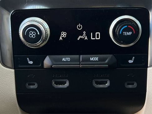 Used 2020 Toyota Tacoma SR5 AWD/4WD image 48