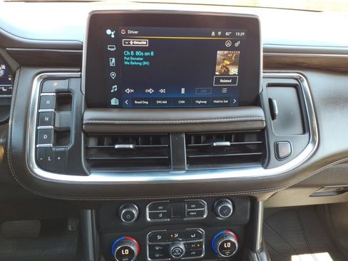 Used 2022 Chevrolet Tahoe LT w/ Luxury Package AWD/4WD image 16